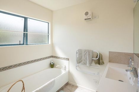 Photo of property in 8 Leigh Place, Paraparaumu Beach, Paraparaumu, 5032