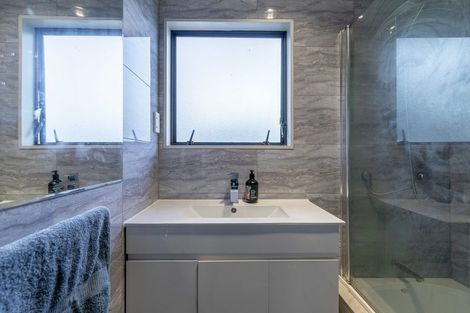 Photo of property in 13 Martin Place, Kelston, Auckland, 0602