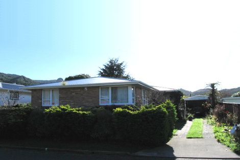 Photo of property in 6 Kerepehi Grove, Wainuiomata, Lower Hutt, 5014