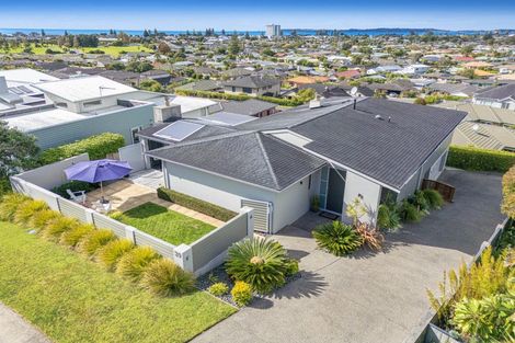 Photo of property in 39 Grand Drive, Orewa, 0931