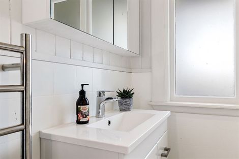 Photo of property in 28 Corson Avenue, Beckenham, Christchurch, 8023
