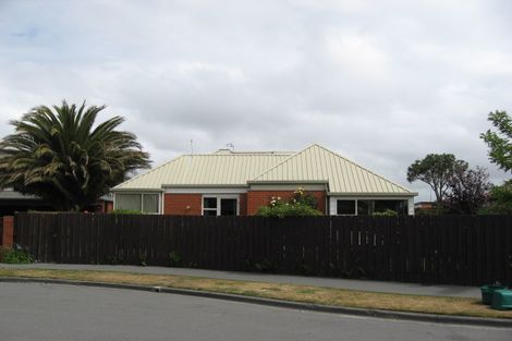 Photo of property in 8 Gatonby Place, Avonhead, Christchurch, 8042