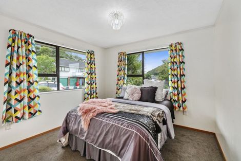 Photo of property in 33 Shackle Lane, Whitby, Porirua, 5024
