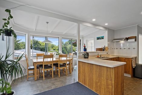 Photo of property in 15 Renata Crescent, Te Atatu Peninsula, Auckland, 0610