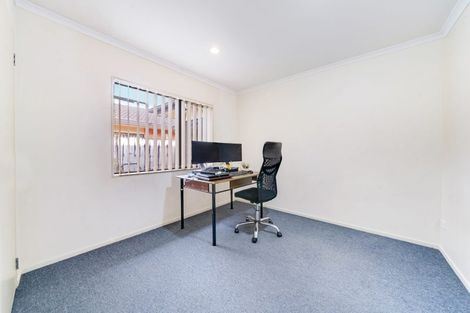 Photo of property in 16 Maadi Place, Papakura, 2110
