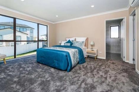 Photo of property in 5 Kahu Close, Orewa, 0931