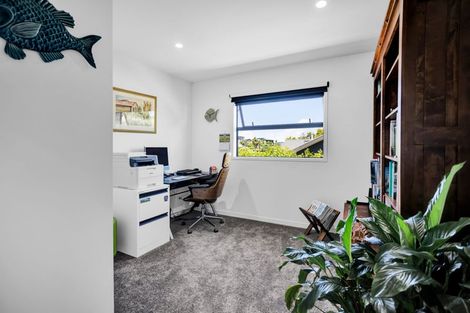 Photo of property in 15 Links Drive, Waiwhakaiho, New Plymouth, 4312