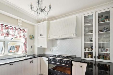 Photo of property in 24 Tamworth Crescent, Newlands, Wellington, 6037