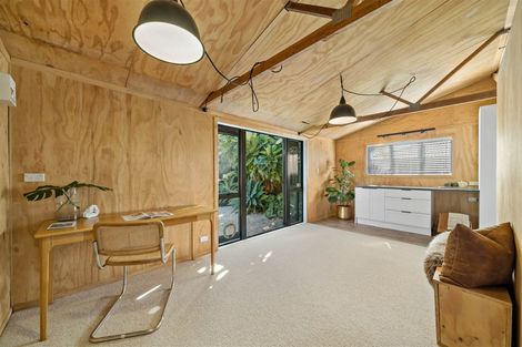 Photo of property in 17 Karamu Street, Te Atatu Peninsula, Auckland, 0610