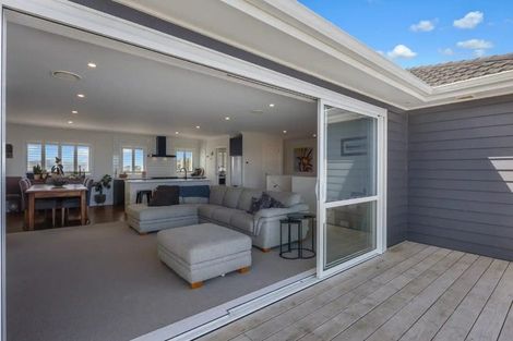 Photo of property in 30 Grumman Lane, Newlands, Wellington, 6037