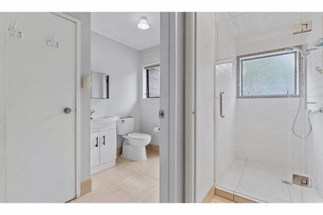 Photo of property in 1/33 Sapphire Place, Bayview, Auckland, 0629