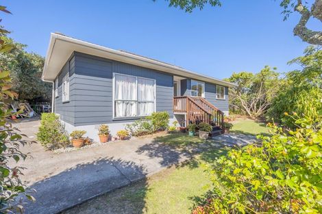 Photo of property in 5 Merida Place, Unsworth Heights, Auckland, 0632