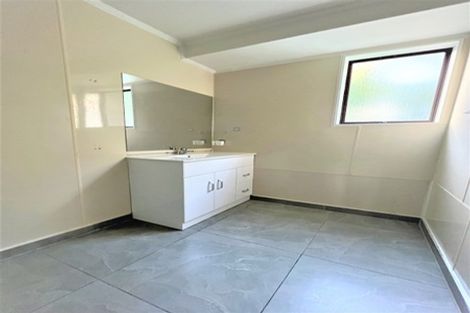 Photo of property in 21 Rehia Road, Massey, Auckland, 0614