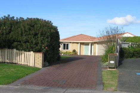 Photo of property in 7 Mcgowan Place, Orewa, 0931