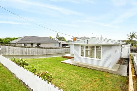 Photo of property in 18 Karamu Street, Te Atatu Peninsula, Auckland, 0610