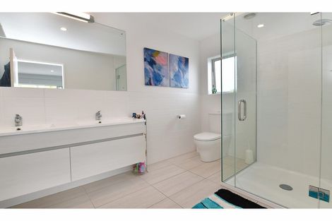 Photo of property in 5a Melia Place, Stanmore Bay, Whangaparaoa, 0932