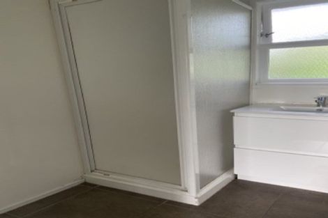 Photo of property in 1/12 Lake Road, Northcote, Auckland, 0627