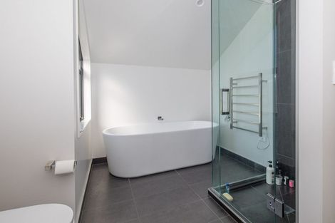 Photo of property in 4 Kapuka Lane, Wanaka, 9305