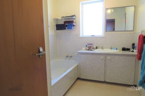 Photo of property in 8 Miltonia Avenue, Te Atatu South, Auckland, 0610