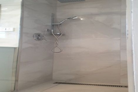 Photo of property in 2/24 Dale Crescent, Pakuranga, Auckland, 2010