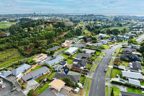 Photo of property in 33 Heta Road, Highlands Park, New Plymouth, 4312