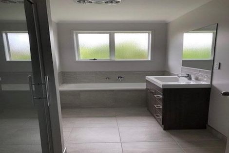 Photo of property in 50 Matija Place, Red Beach, 0932