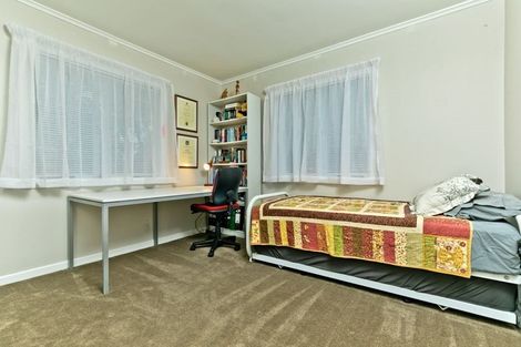 Photo of property in 123 Millbrook Road, Sunnyvale, Auckland, 0612