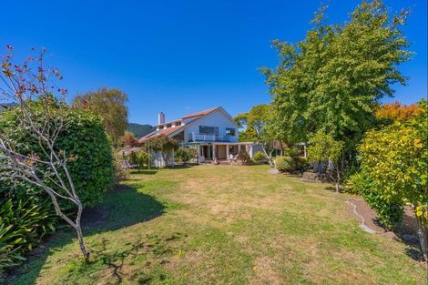 Photo of property in 10 Rewarewa Crescent, Waikanae, 5036