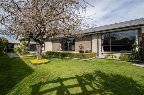 Photo of property in 12 Masham Road, Broomfield, Christchurch, 8042