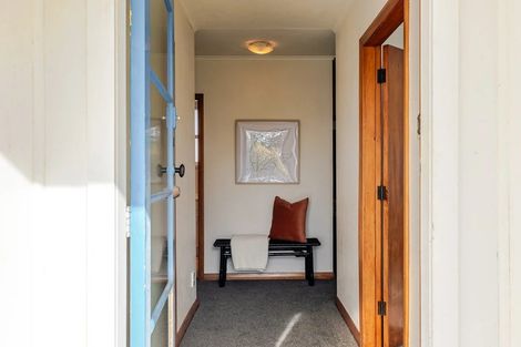 Photo of property in 27 Crewe Crescent, Hokowhitu, Palmerston North, 4410