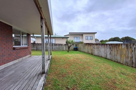 Photo of property in 1/73 Royal View Road, Te Atatu South, Auckland, 0610