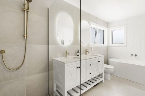 Photo of property in 2/6 Marsh Avenue, Forrest Hill, Auckland, 0620