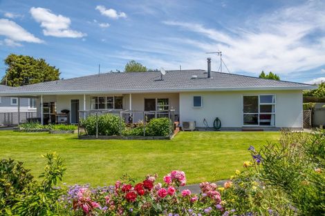 Photo of property in 15 Wood Street, Greytown, 5712