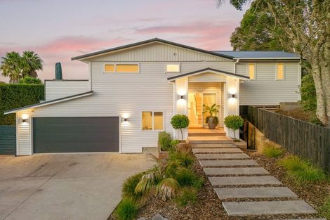 Photo of property in 10 Pohutukawa Avenue, Red Beach, 0932