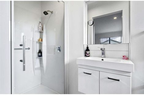 Photo of property in 114a Seaview Road, Paraparaumu Beach, Paraparaumu, 5032
