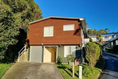 Photo of property in 1/15 Bloomsbury Grove, Newlands, Wellington, 6037