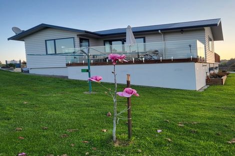 Photo of property in 1 Watts Street, Waipawa, 4210