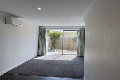 Photo of property in 2u3 Stone Street, Miramar, Wellington, 6022