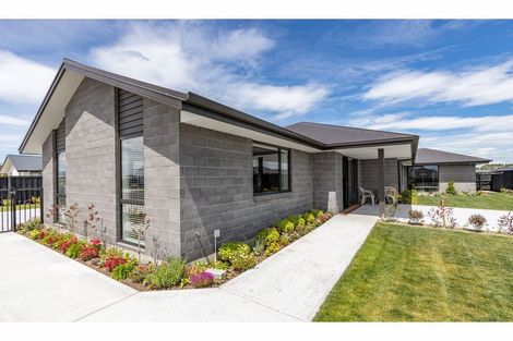 Photo of property in 3 Mccahon Drive, Rangiora, 7400