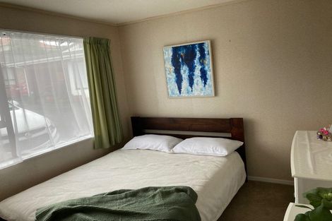 Photo of property in 4f5 Stewart Drive, Newlands, Wellington, 6037