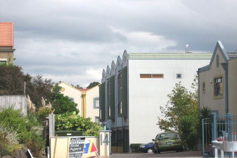 Photo of property in Lakeview Terrace, 26/14 Ambrico Place, New Lynn, Auckland, 0600