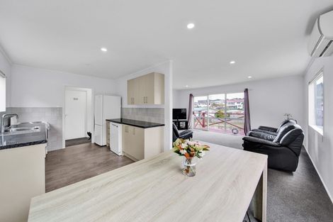 Photo of property in 35 Herekawe Drive, Spotswood, New Plymouth, 4310