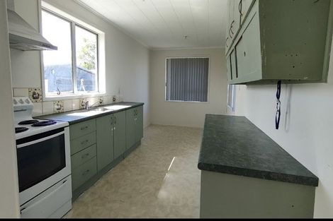 Photo of property in 4 Joanne Place, Rosehill, Papakura, 2113