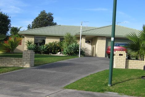 Photo of property in 5 Mcgowan Place, Orewa, 0931