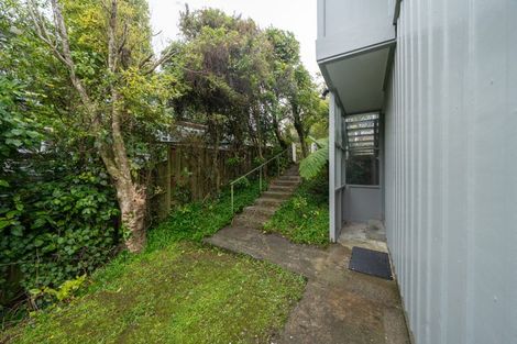 Photo of property in 32 Thurleigh Grove, Karori, Wellington, 6012