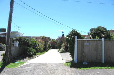 Photo of property in 2/5 Stratford Avenue, Milford, Auckland, 0620
