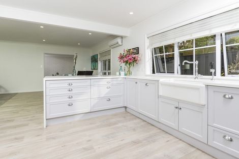 Photo of property in 2/15 Saltburn Road, Milford, Auckland, 0620