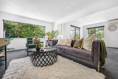 Photo of property in 28 Grassmere Road, Henderson Valley, Auckland, 0612