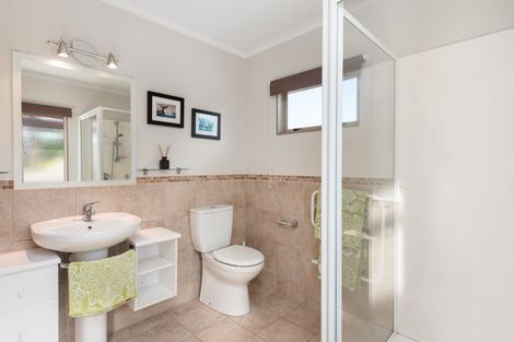 Photo of property in 10 Saint Kilda Place, Papamoa Beach, Papamoa, 3118