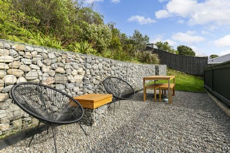 Photo of property in 15 Link Road, Newlands, Wellington, 6037